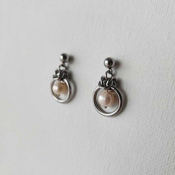 Vintage classic silver and pearl hoop earrings - Picture 4 of 7